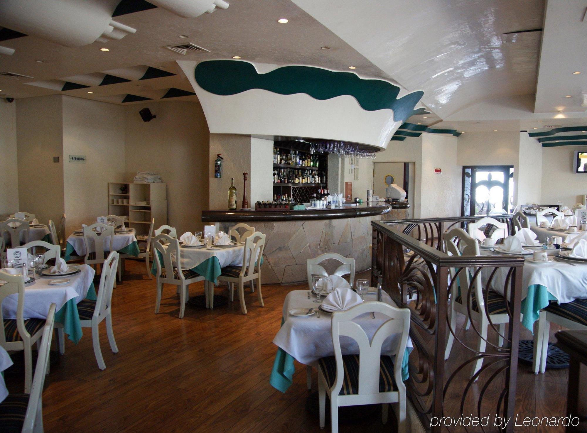 Porto Novo Hotel & Suites Мехіко Ресторан фото